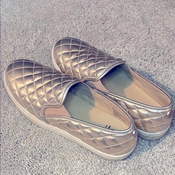 SM New York Gold Quilted Sneakers size 9 - Picture 1 of 14
